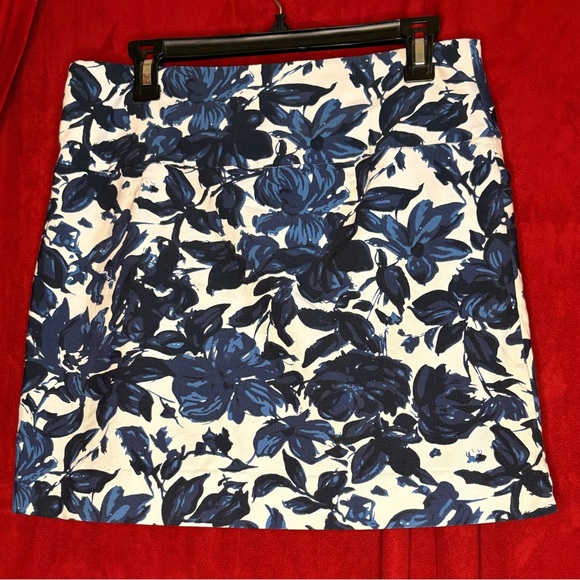S.C. & Co. Blue & White Floral Skort Sz L, CB#50 - Picture 6 of 10